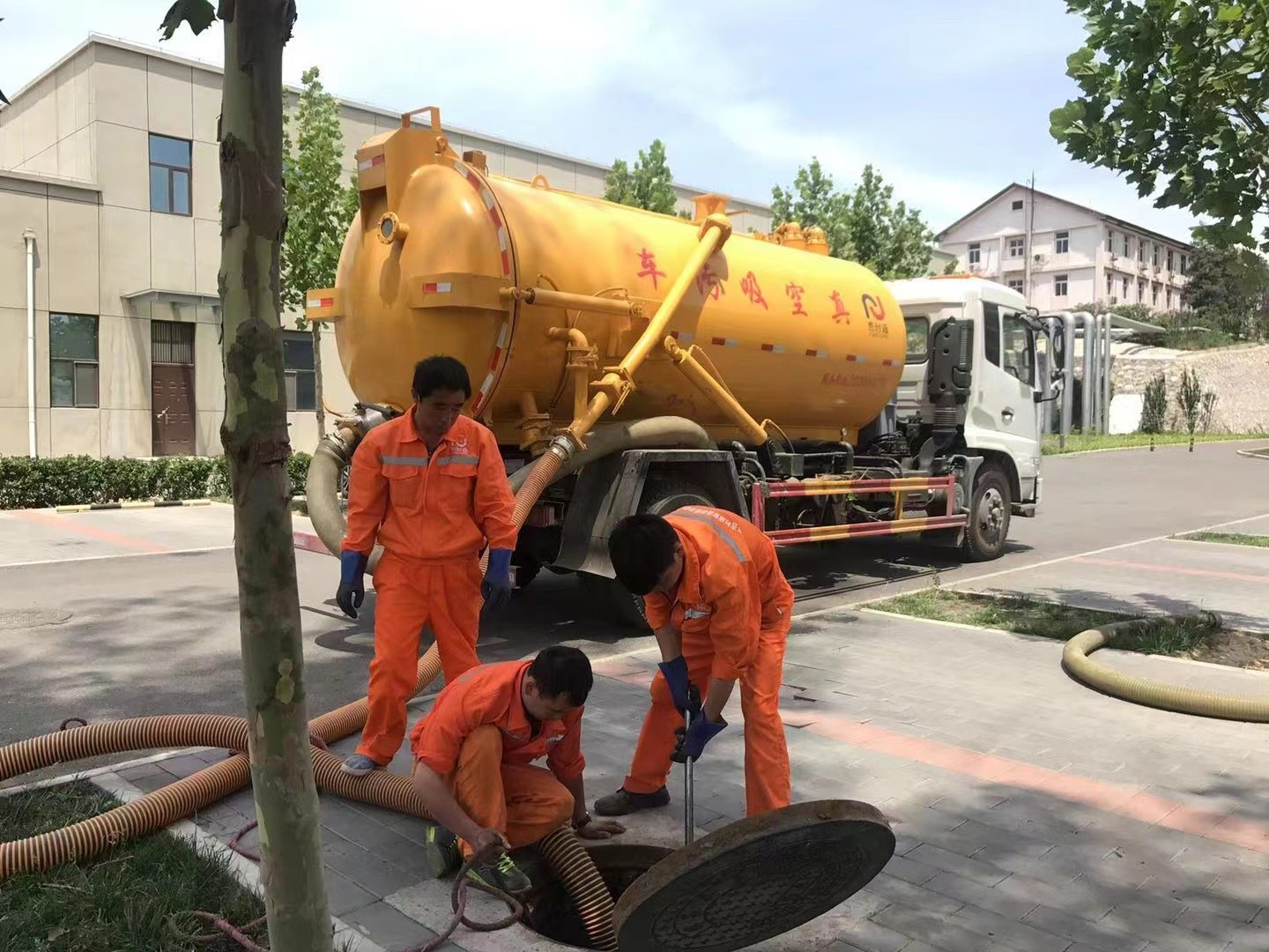 巴青化粪池清理与5-8吨吸粪车施工效率分析